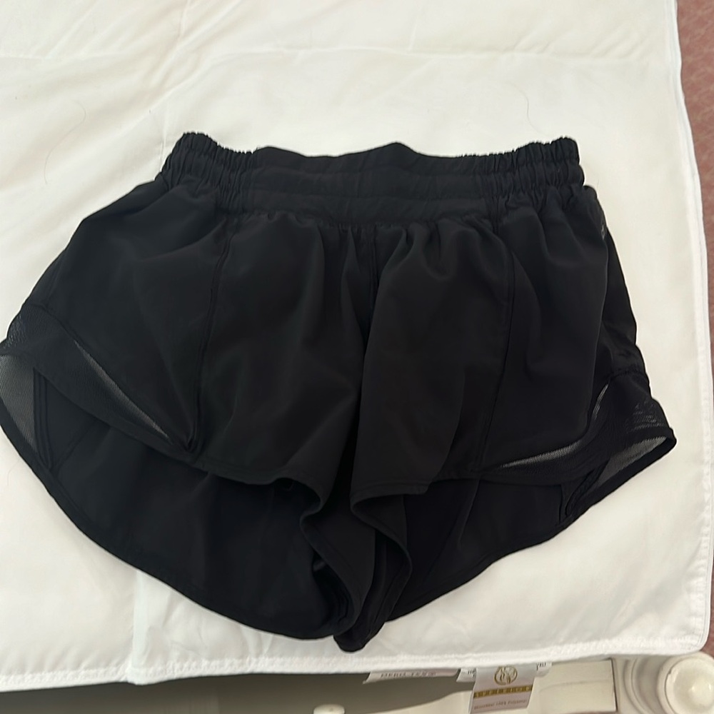 Black lululemon low rise hotty hots